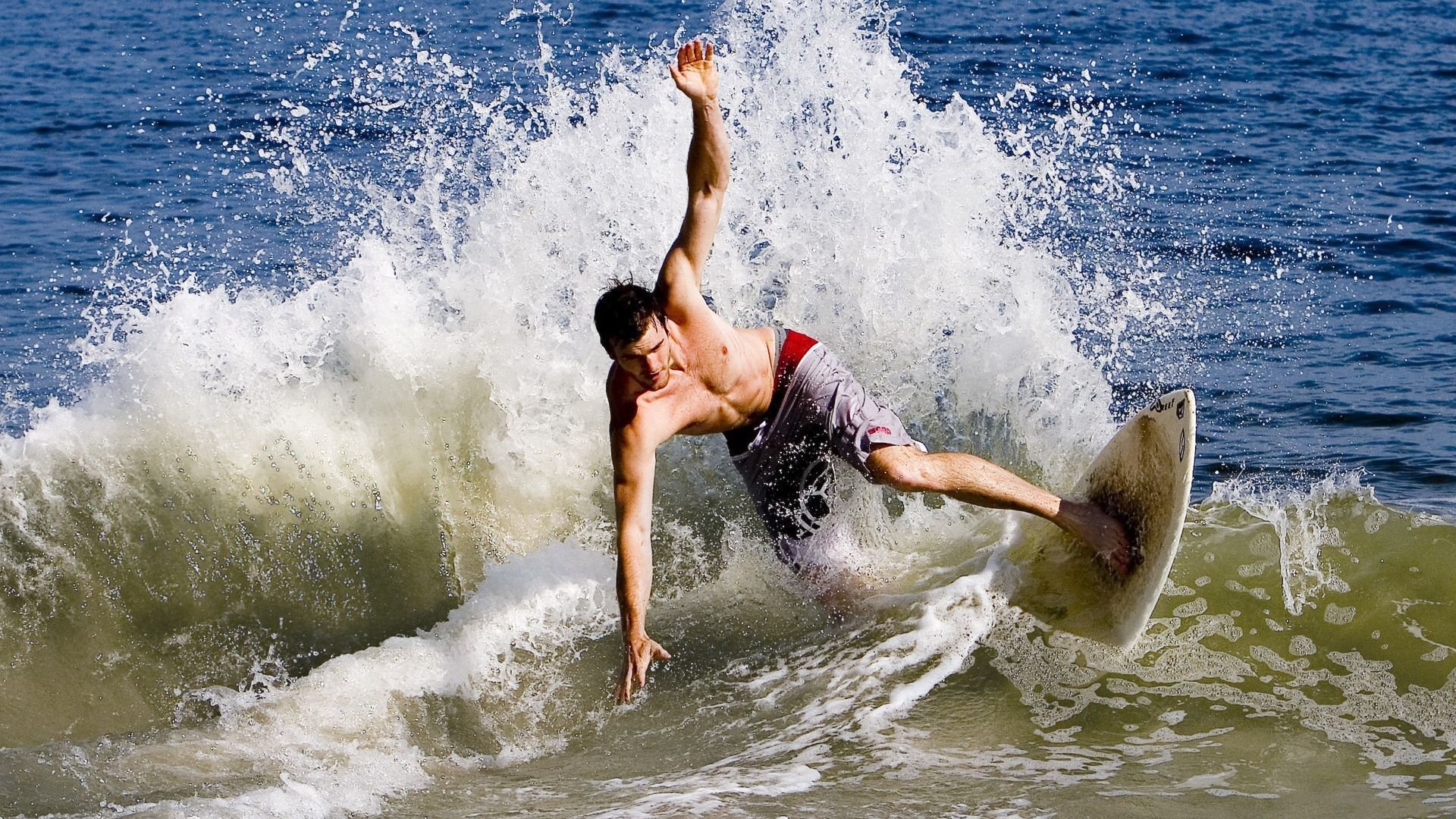 开云娱乐官网-意甲裁判明显失误引发热议，意甲 比赛